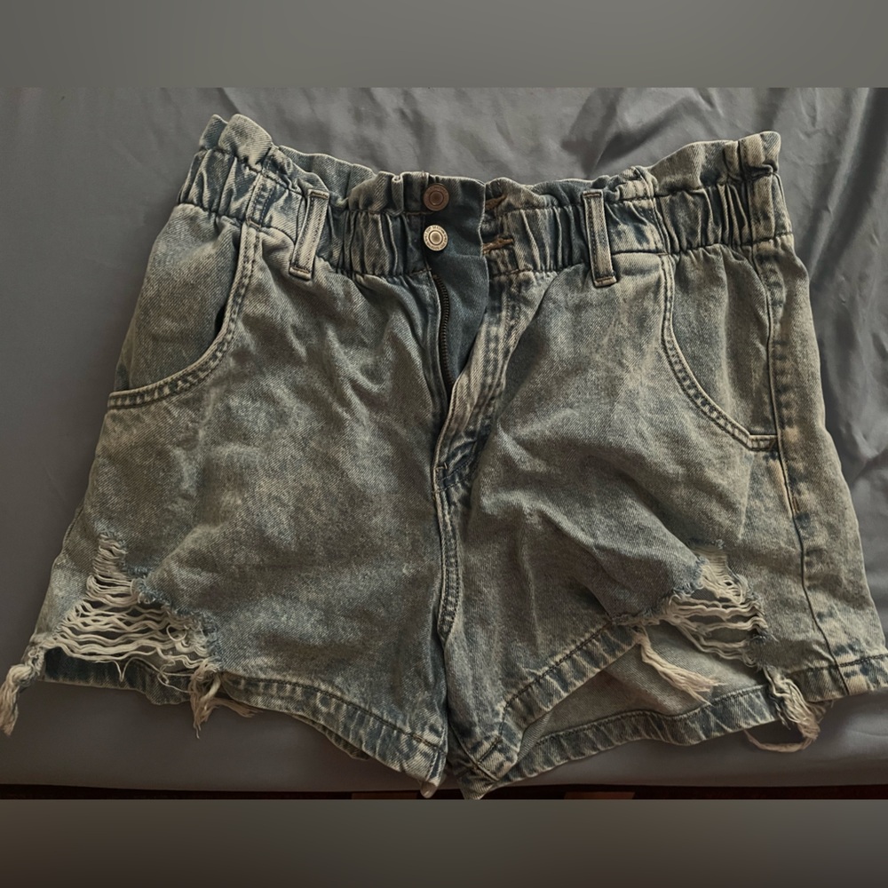 Women’s High Rise Mom Jean Shorts Size 11/30W